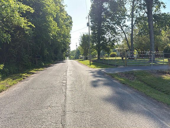 4th image of 539 Davis Rd