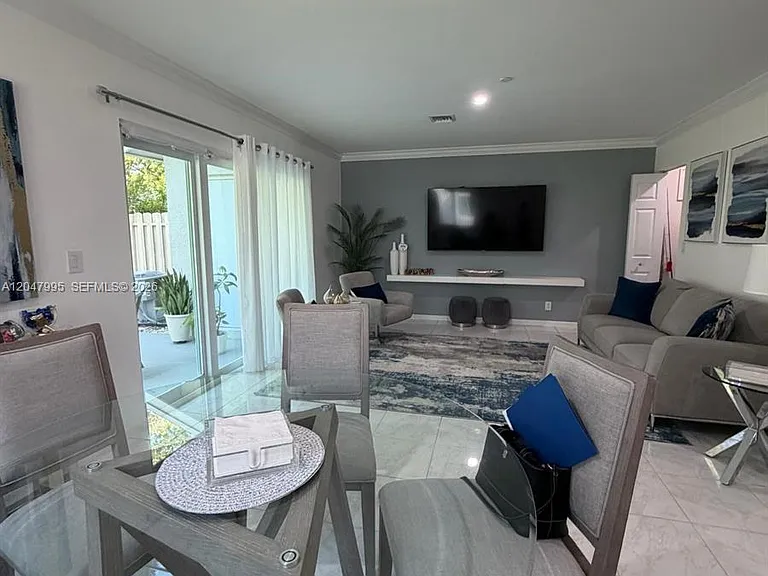 1428 SW 47th Ave — Photo 14