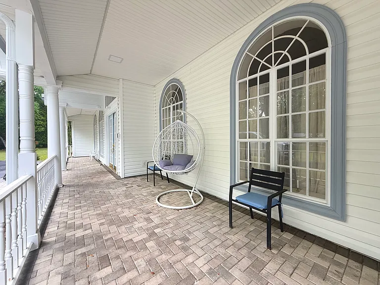 21033 Violet Rd — Photo 42