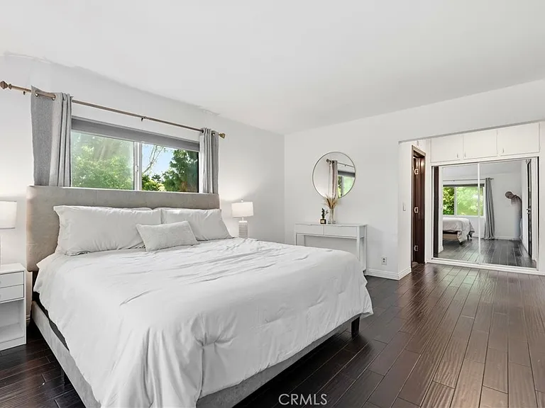 5836 Winnetka Ave — Photo 7
