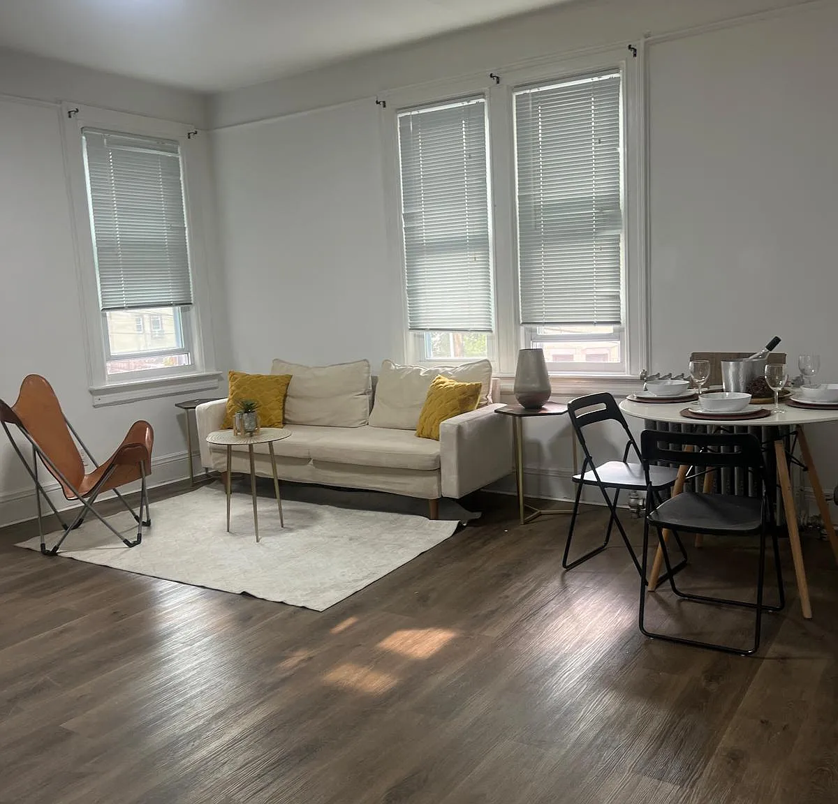 3 bed, 1000 sqft, $3,000 — Photo 1