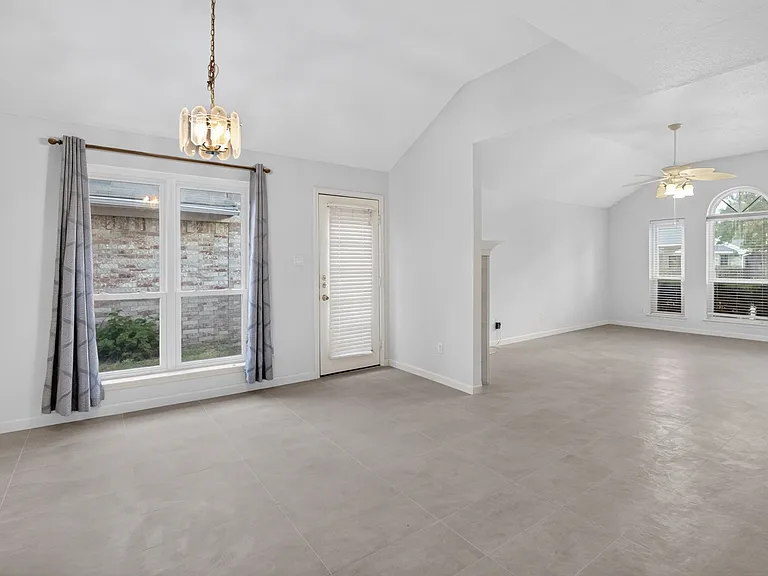 7016 Snowivy Ct — Photo 8