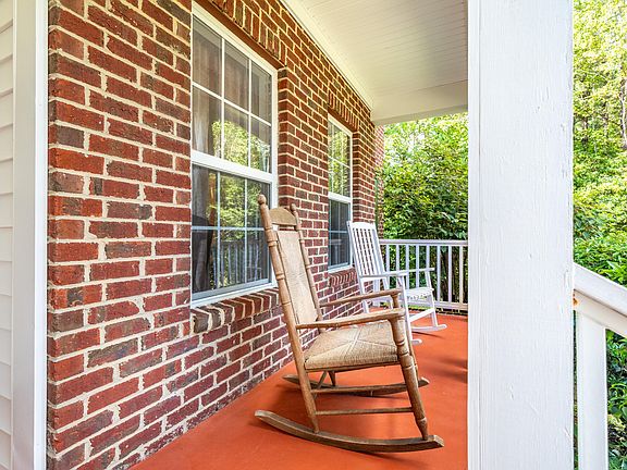 5th image of 2310 Woodbury Dr