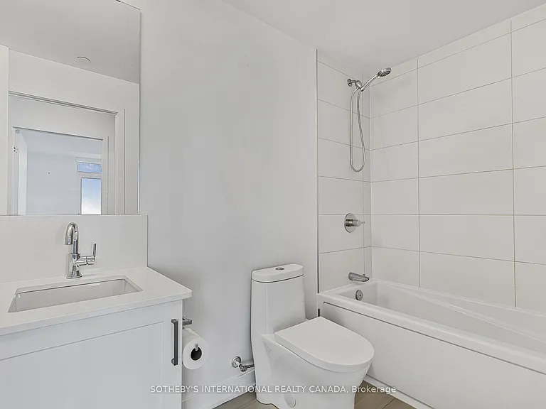 681 Yonge St #403 — Photo 10