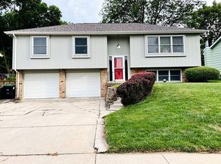 8835 Sprague Cir, Omaha, NE 68134