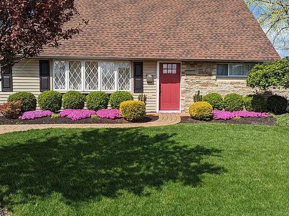 55 Canyon Rd, Levittown, PA 19057