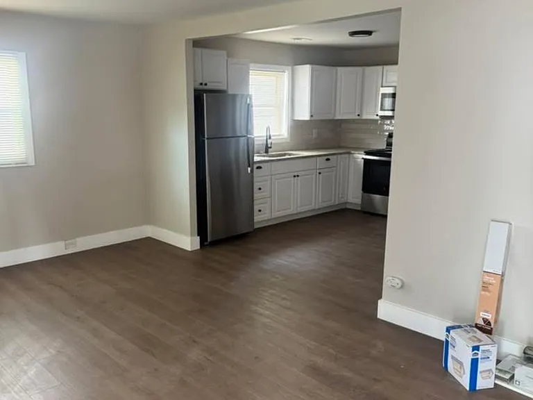 218 E Bowne Blvd — Photo 6