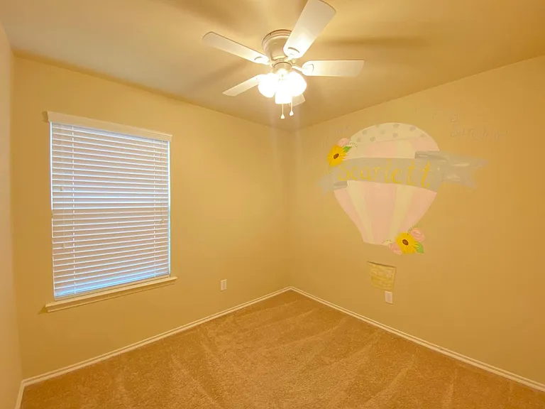 2105 Meadow Park Dr — Photo 3