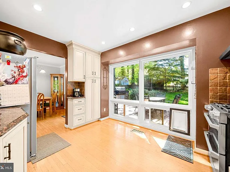 10927 Decatur Dr — Photo 2