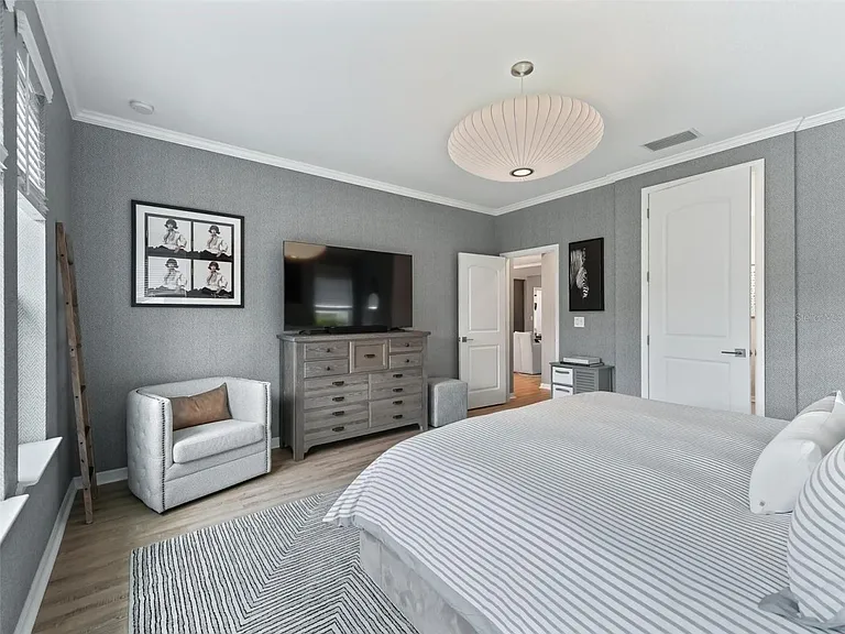 5672 NW 40th Pl — Photo 18