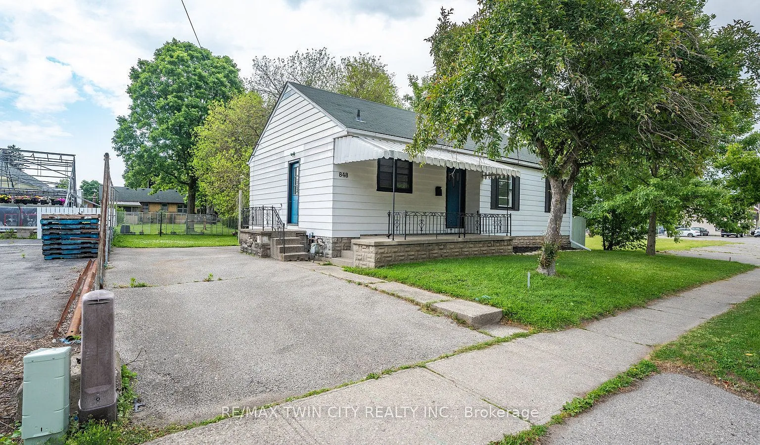 3 bed, $2,350 — Photo 1