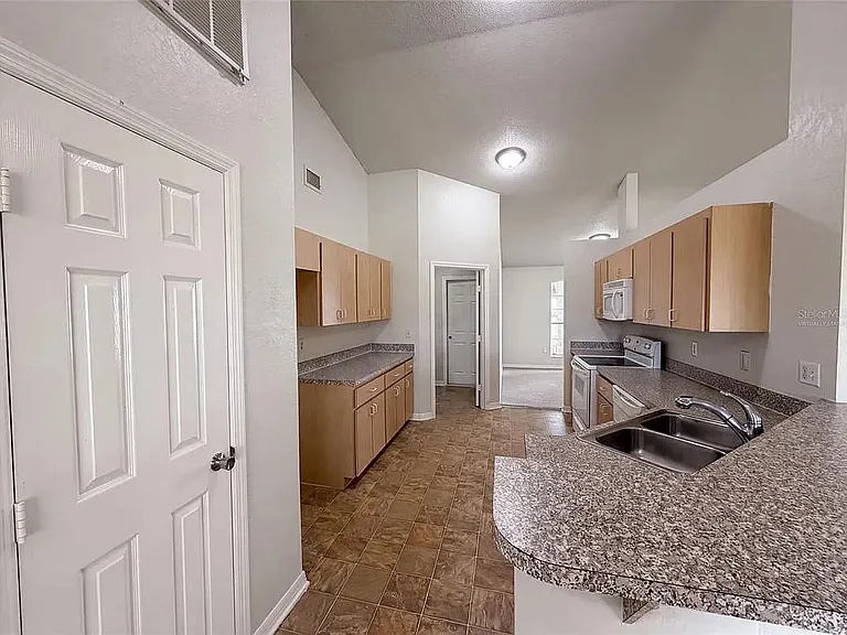 1037 Highland Crest Cir — Photo 5