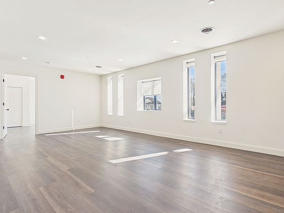 3rd image of 1400 Market St #101