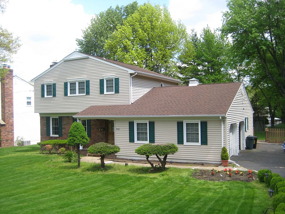 2nd image of 302 Union Ave