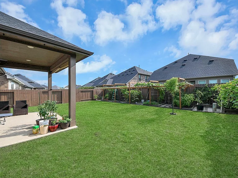 606 Round Lake Dr — Photo 32