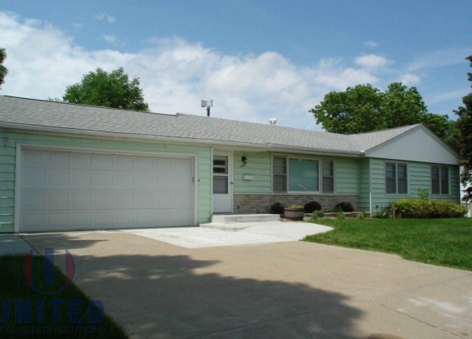 1st image of 3445 Court St