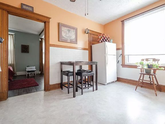 2nd image of 2451 Maplewood Ave APT F2