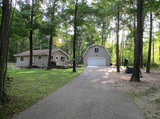 102 E Skyline Dr, Roscommon, MI 48653