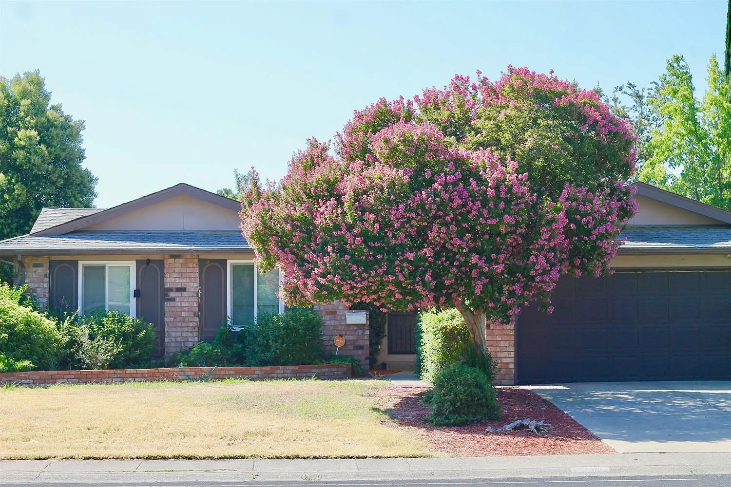 6370 Valley Hi Dr photo 1
