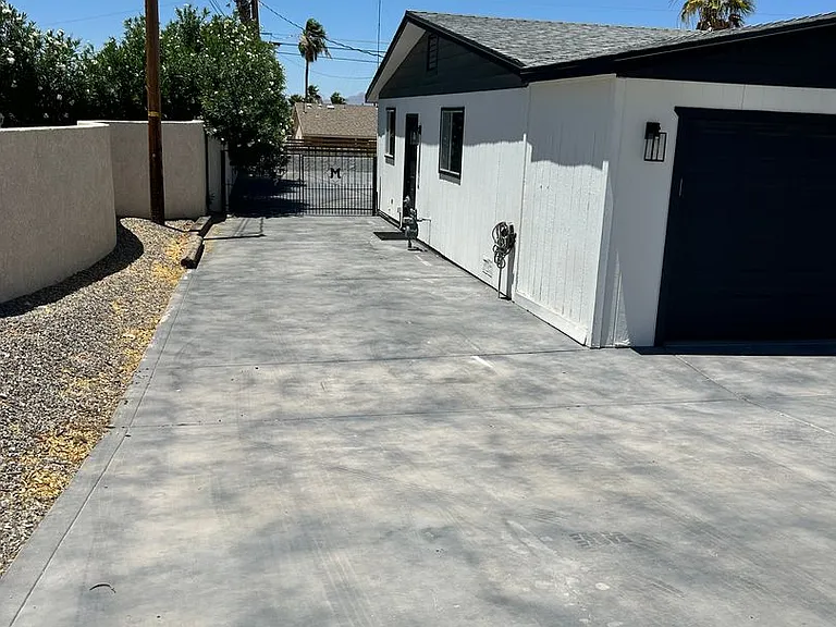 3417 Thunderbird Dr — Photo 2