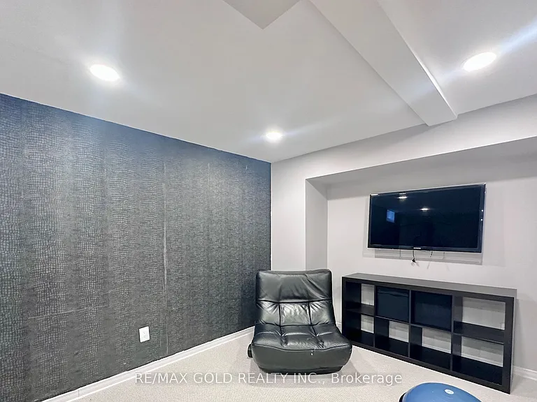 2293 Woodcrest Dr — Photo 43