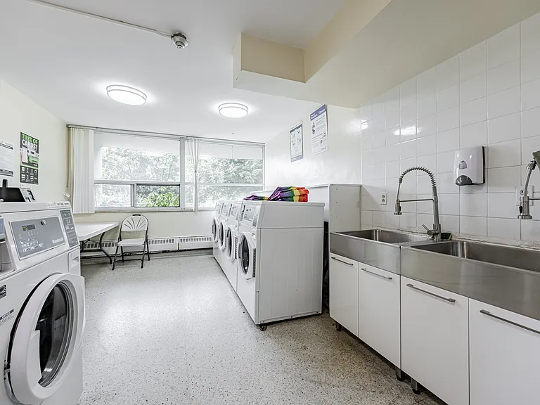 4383 Bathurst St — Photo 15