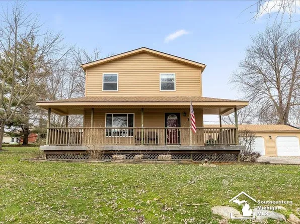 3197 Beaumont Dr, Highland, MI 48356