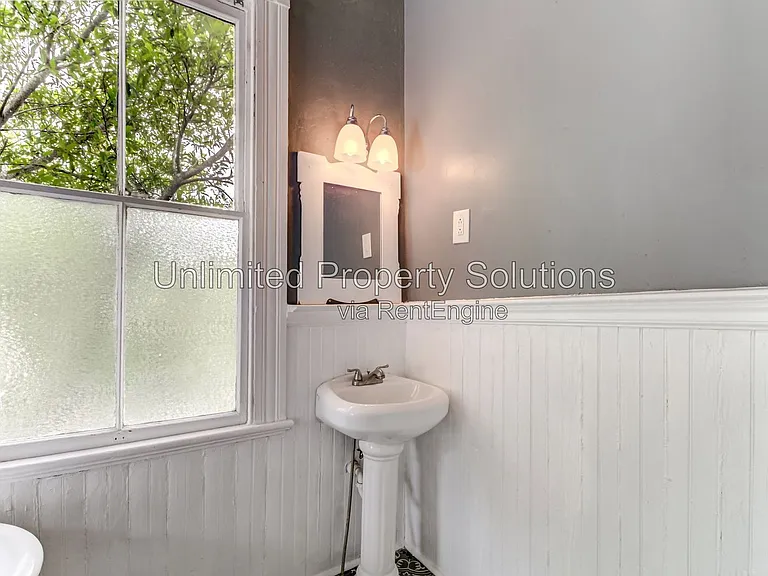 108 N 8th St #B — Photo 17