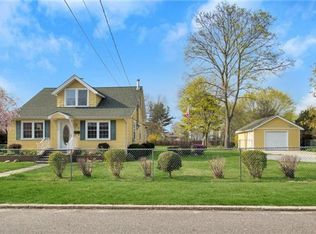 11 Fairview Ave, Islip Terrace, NY 11752