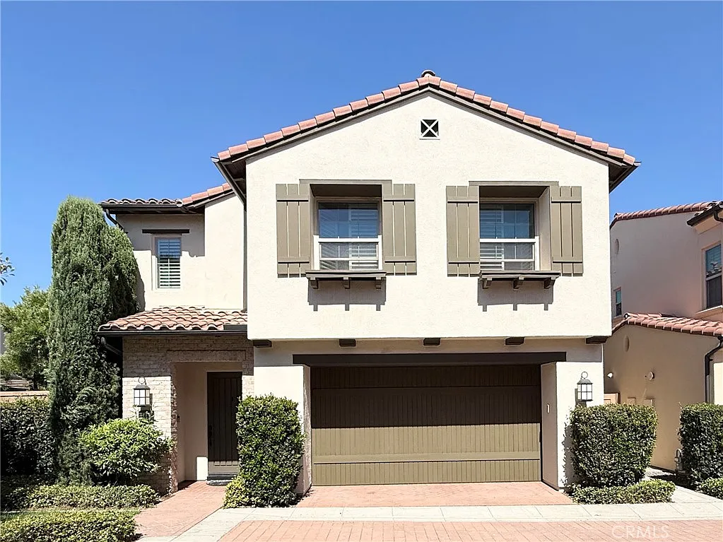 3 bed, 2.5 bath, 1902 sqft, $5,700 — Photo 1