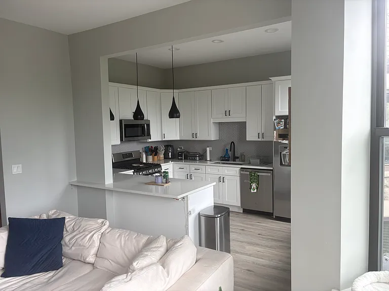 1456 W Addison St #3 — Photo 6