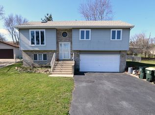 1008 W Meadowlark Dr, McHenry, IL 60051
