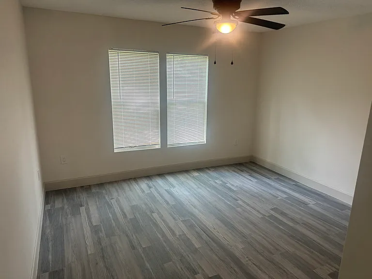 1149 La Salle St — Photo 12