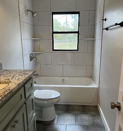 5th image of 1441 NE 10th St