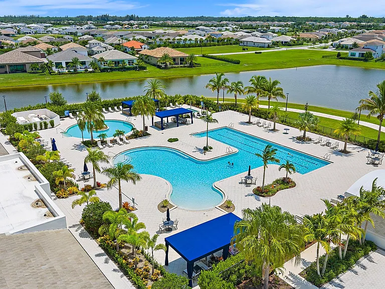 15883 Key Biscayne Ln — Photo 49