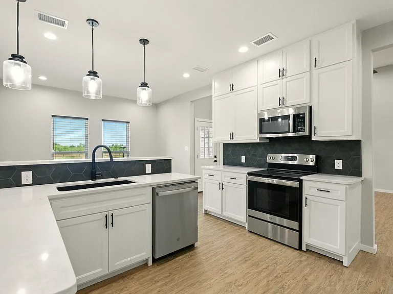 7433 FM 603 — Photo 14