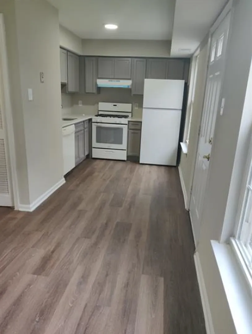 2718 Titan St. 3 bedrooms 1 bathroom Home — Photo 2