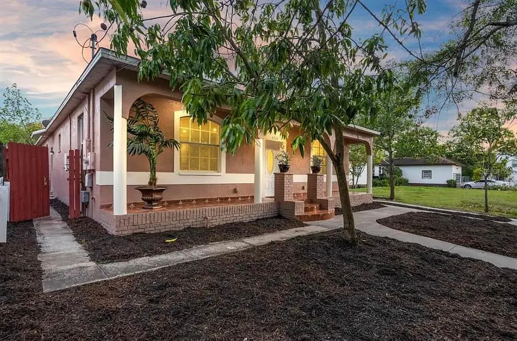 3 bed, 2.0 bath, 1888 sqft, $2,800 — Photo 3