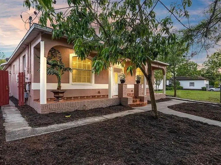 2324 W Palmetto St — Photo 3