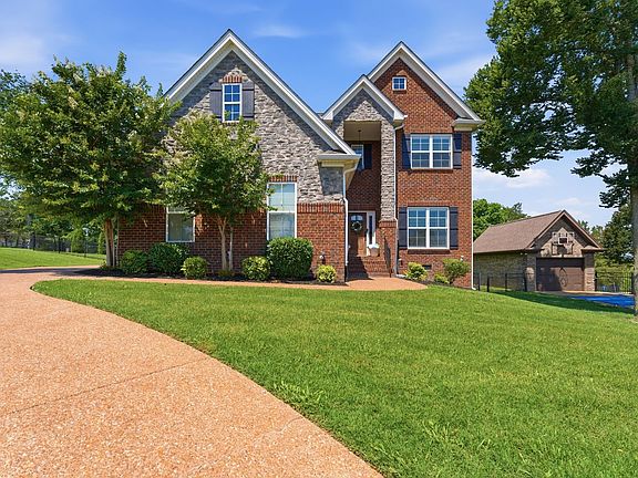 5th image of 127 Waters Hill Cir