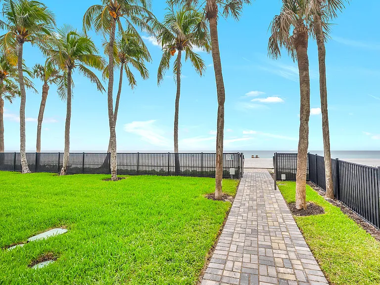 4001 Gulf Shore Blvd N — Photo 36