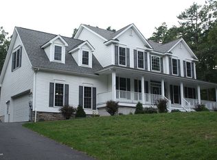 106 Ivy Ln, Milford, PA 18337