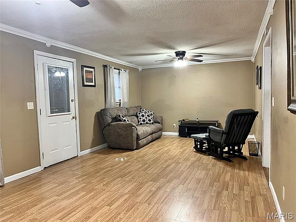 4th image of 104 Taylor St