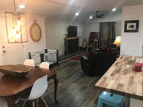 Living room w/fireplace