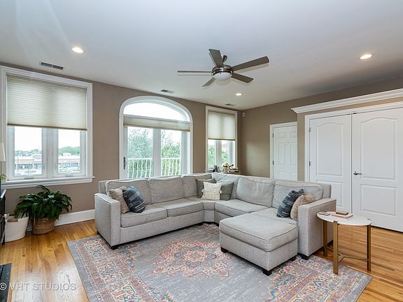5th image of 3015 N Ashland Ave APT 3S