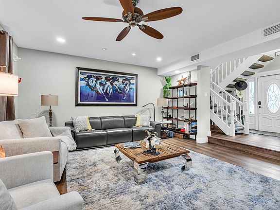 3rd image of 2057 Maplewood Drive