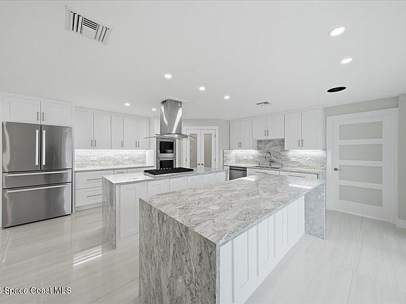 4th image of 415 Island Dr