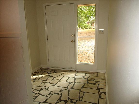 5th image of 3631 Royal Crest Dr