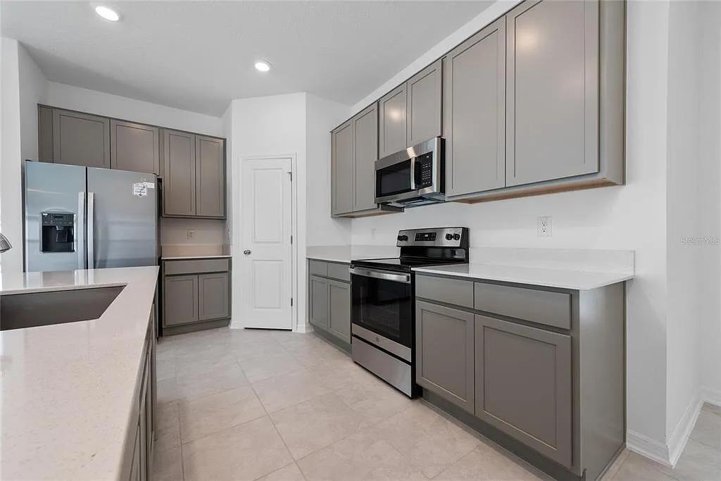 4 bed, 2.0 bath, 1844 sqft, $2,000 — Photo 4