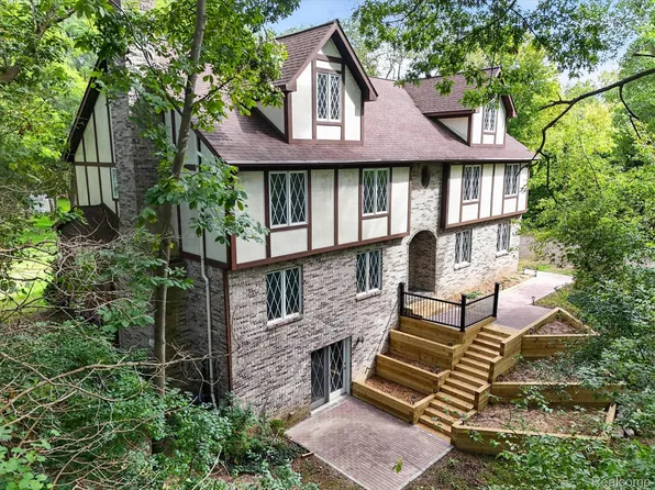 11095 Culver Rd, Brighton, MI 48114